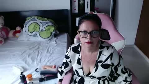 Snapshot of bailarina_atrevida chatting on 19, 10, 2025 sandra online show from 19, 10, 2025