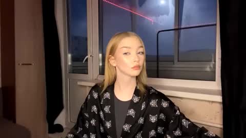 Holly online show from 2, 2, 2026