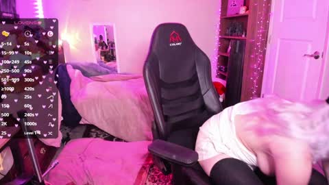 Snapshot of bambisheep_ chatting on 16, 1, 2025 Bambi online show from 16, 1, 2025