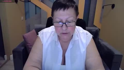 Snapshot of barbaraturners chatting on 4, 1, 2025 barbaraturners online show from 4, 1, 2025