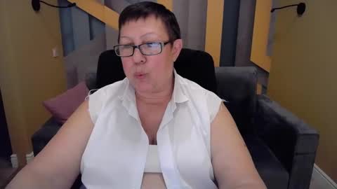 Snapshot of barbaraturners chatting on 5, 1, 2025 barbaraturners online show from 5, 1, 2025