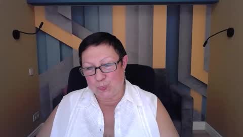 Snapshot of barbaraturners chatting on 15, 10, 2025 barbaraturners online show from 15, 10, 2025