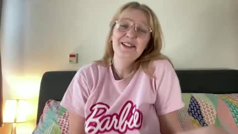 barbiegirl966 online show from 5, 1, 2025
