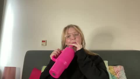 barbiegirl966 online show from 6, 1, 2025