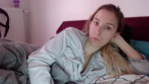 Snapshot of barelylegalblondy chatting on 11, 3, 2026 Lena online show from 11, 3, 2026