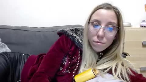 Snapshot of barelylegalblondy chatting on 16, 3, 2026 Lena online show from 16, 3, 2026
