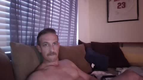 Snapshot of batboy2121 chatting on 9, 10, 2025 babtboy2121 online show from 9, 10, 2025