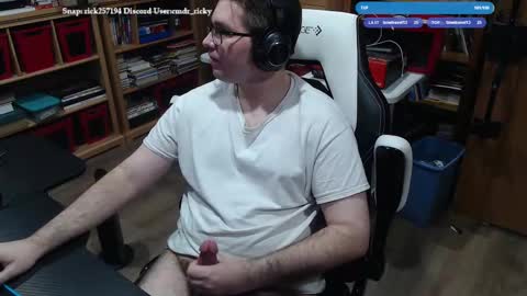 Snapshot of baterricky chatting on 15, 11, 2025 Ricky online show from 15, 11, 2025