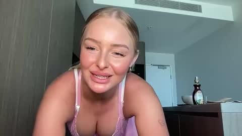 Snapshot of bbybreex chatting on 2, 11, 2025 Bree online show from 2, 11, 2025