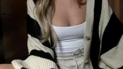 Snapshot of bbybri chatting on 30, 9, 2025 Brianne may online show from 30, 9, 2025