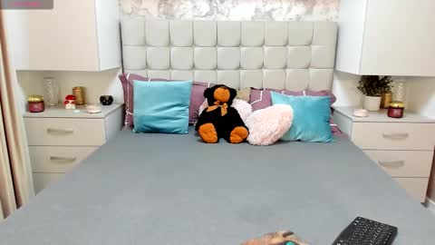 Snapshot of bbylarra chatting on 12, 10, 2025 larra online show from 12, 10, 2025