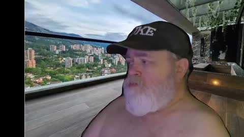 Snapshot of bear4muscle chatting on 13, 12, 2024 Dookie online show from 13, 12, 2024