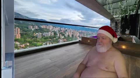 Snapshot of bear4muscle chatting on 16, 12, 2024 Dookie online show from 16, 12, 2024