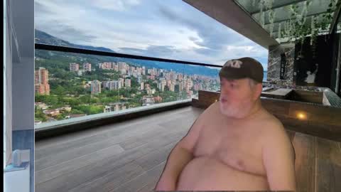 Snapshot of bear4muscle chatting on 10, 1, 2025 Dookie online show from 10, 1, 2025