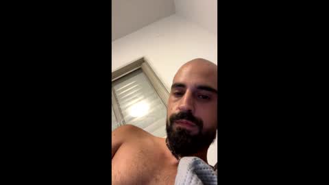 Snapshot of beardedbaldy_09 chatting on 26, 10, 2025 Ask me online show from 26, 10, 2025