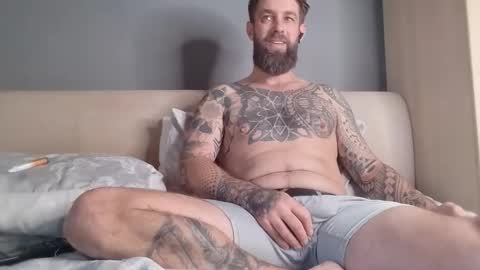 Snapshot of beardedtattedguy chatting on 1, 11, 2025 beardedtattedguy online show from 1, 11, 2025