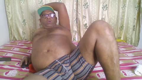 Snapshot of beargryzzly chatting on 12, 1, 2025 Grizzly online show from 12, 1, 2025