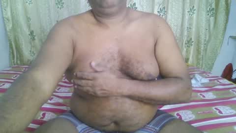 Snapshot of beargryzzly chatting on 12, 1, 2025 Grizzly online show from 12, 1, 2025