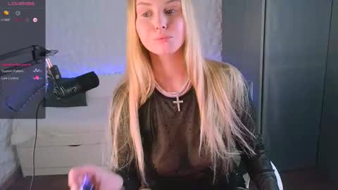 Snapshot of beatrice_7 chatting on 12, 11, 2025 Beatrice online show from 12, 11, 2025