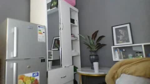 Snapshot of beautie699392 chatting on 28, 9, 2025 Lil stunner online show from 28, 9, 2025