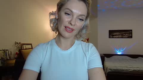 Beautifulkollette online show from 2, 2, 2025
