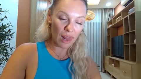 Beautifulkollette online show from 15, 9, 2025