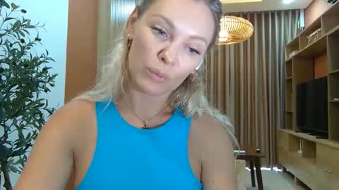 Beautifulkollette online show from 16, 9, 2025