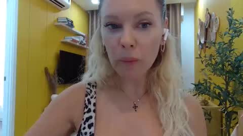 Beautifulkollette online show from 17, 9, 2025