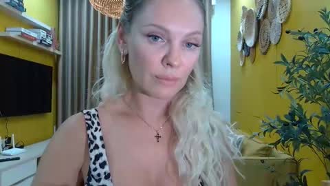 Beautifulkollette online show from 18, 9, 2025
