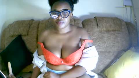 beautifulpeach2 online show from 24, 12, 2024