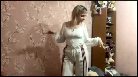 Snapshot of beautifultips chatting on 4, 4, 2026 Mia online show from 4, 4, 2026