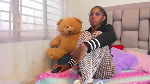 Snapshot of beauty_luci chatting on 11, 10, 2025 beauty_luci online show from 11, 10, 2025