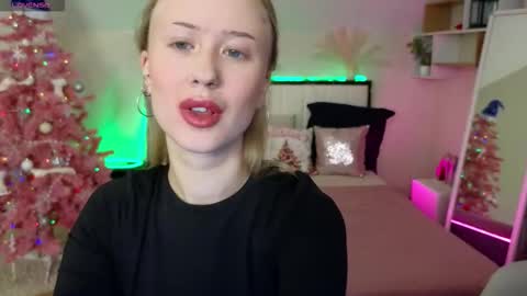 Snapshot of beauty_sashaxx chatting on 17, 12, 2025 beauty Sasha online show from 17, 12, 2025