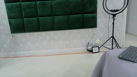 Snapshot of beccareedd chatting on 9, 10, 2025 BeccaRed online show from 9, 10, 2025