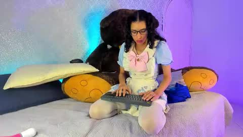 Snapshot of beccareedd chatting on 8, 11, 2025 BeccaRed online show from 8, 11, 2025