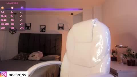 Snapshot of beck__jones chatting on 8, 11, 2025 Marzhie online show from 8, 11, 2025