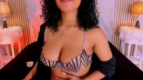 Snapshot of beckyrusso2 chatting on 25, 10, 2025 B E C K Y online show from 25, 10, 2025