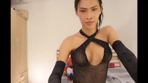 Snapshot of bee_thai chatting on 12, 10, 2025 bee_thai online show from 12, 10, 2025