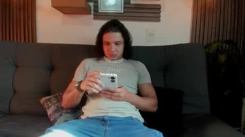 independent model online show from 19, 10, 2025