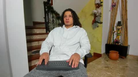 independent model online show from 18, 11, 2025