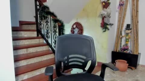 independent model online show from 19, 12, 2025