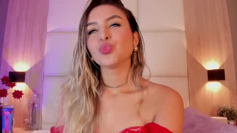 Snapshot of bella1207 chatting on 19, 3, 2026 Bella cam online show from 19, 3, 2026