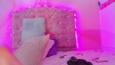 Snapshot of bella__sweets chatting on 4, 12, 2024 Melanie online show from 4, 12, 2024