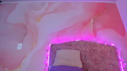 Snapshot of bella__sweets chatting on 24, 12, 2024 Melanie online show from 24, 12, 2024