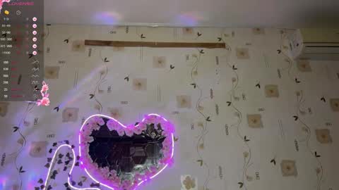 Snapshot of bella_and_alice chatting on 31, 10, 2025 bella_and_alice online show from 31, 10, 2025