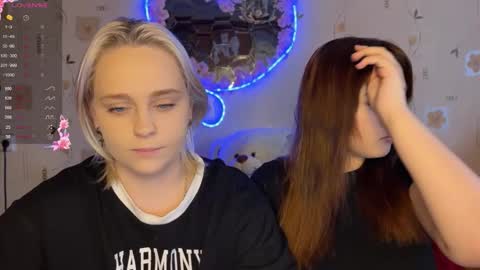 Snapshot of bella_and_alice chatting on 4, 12, 2025 bella_and_alice online show from 4, 12, 2025