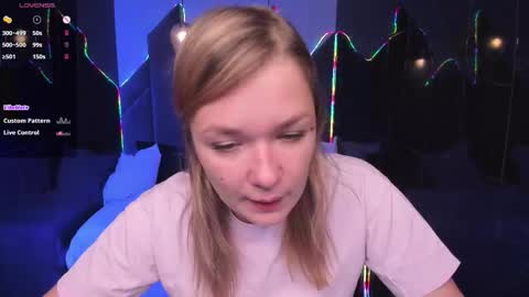 Snapshot of bella_cosmos chatting on 15, 10, 2025 Bella online show from 15, 10, 2025