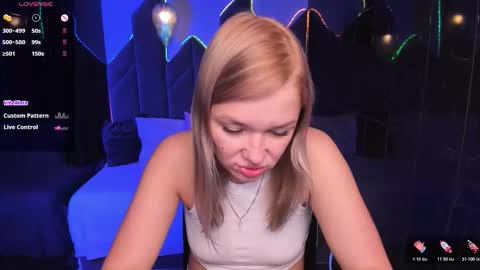 Snapshot of bella_cosmos chatting on 22, 10, 2025 Bella online show from 22, 10, 2025