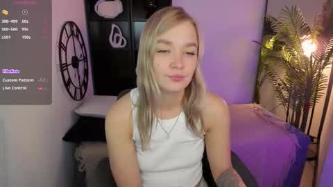 Snapshot of bella_cosmos chatting on 27, 11, 2025 Bella online show from 27, 11, 2025