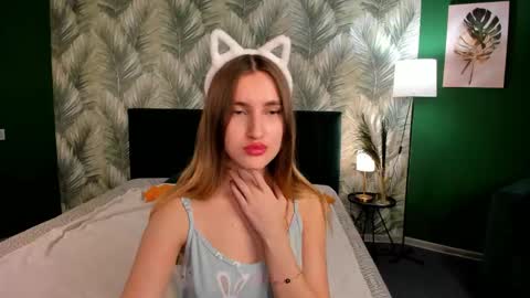 Bella online show from 6, 10, 2025